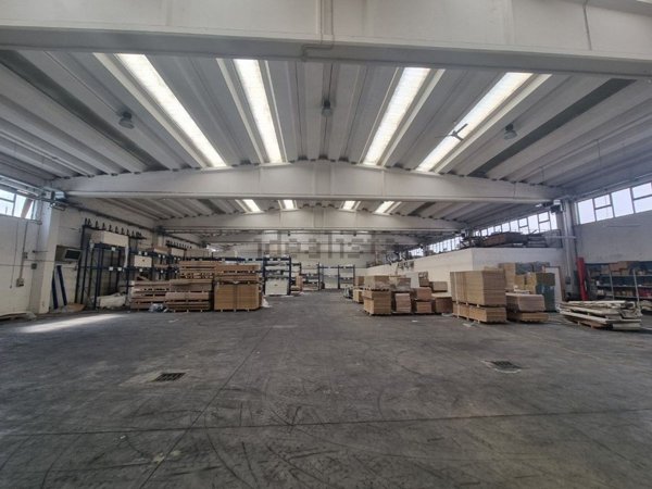 locale commerciale in vendita a Fidenza