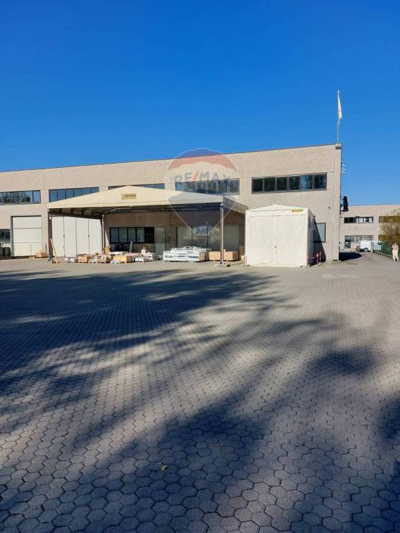 locale commerciale in vendita a Fidenza