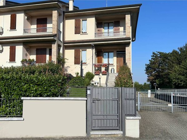 casa indipendente in vendita a Fidenza