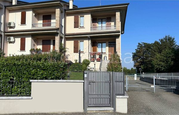 casa indipendente in vendita a Fidenza