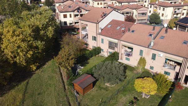 casa indipendente in vendita a Fidenza