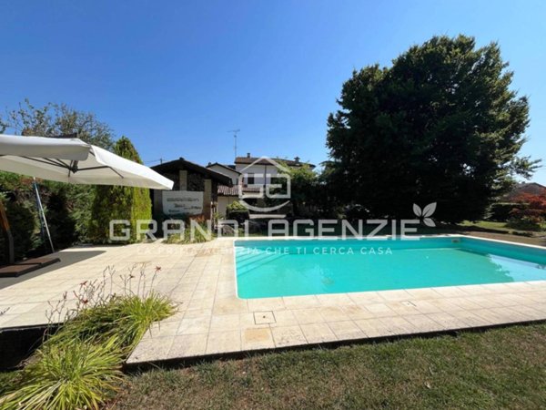 casa indipendente in vendita a Fidenza