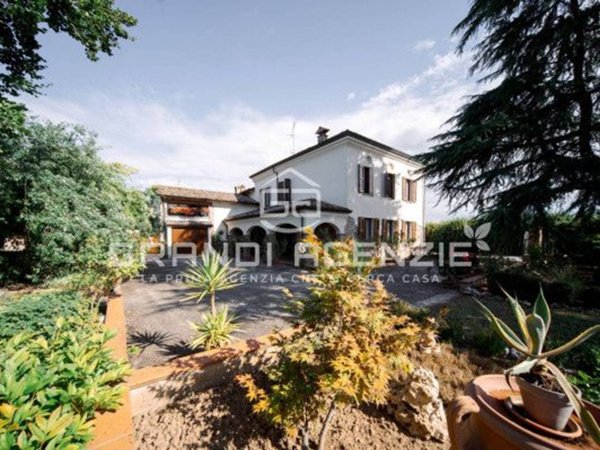 casa indipendente in vendita a Fidenza