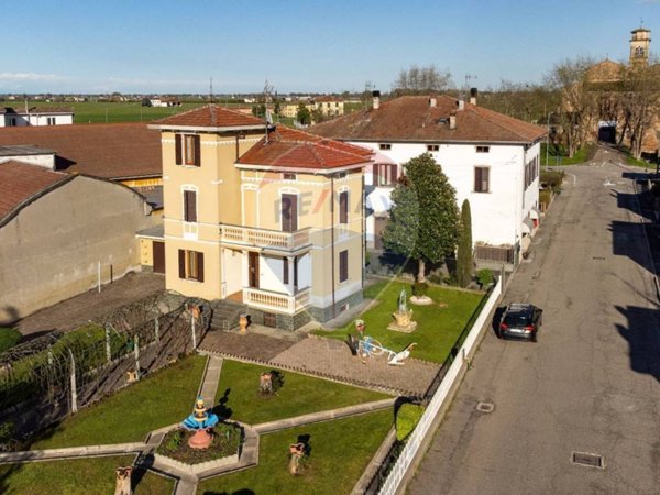casa indipendente in vendita a Fidenza in zona Castione Marchesi