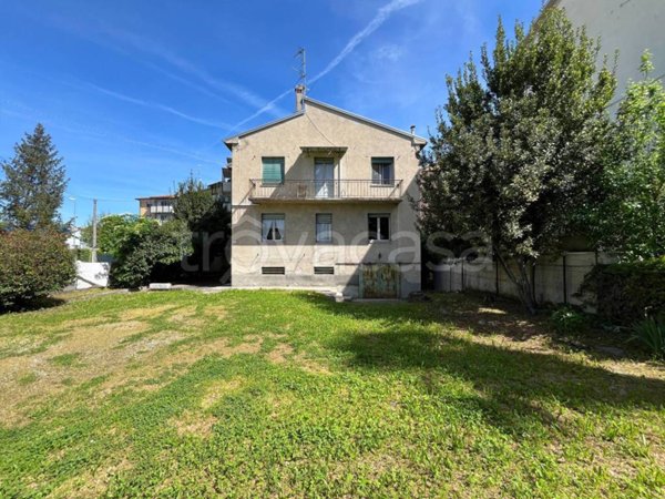 casa indipendente in vendita a Fidenza