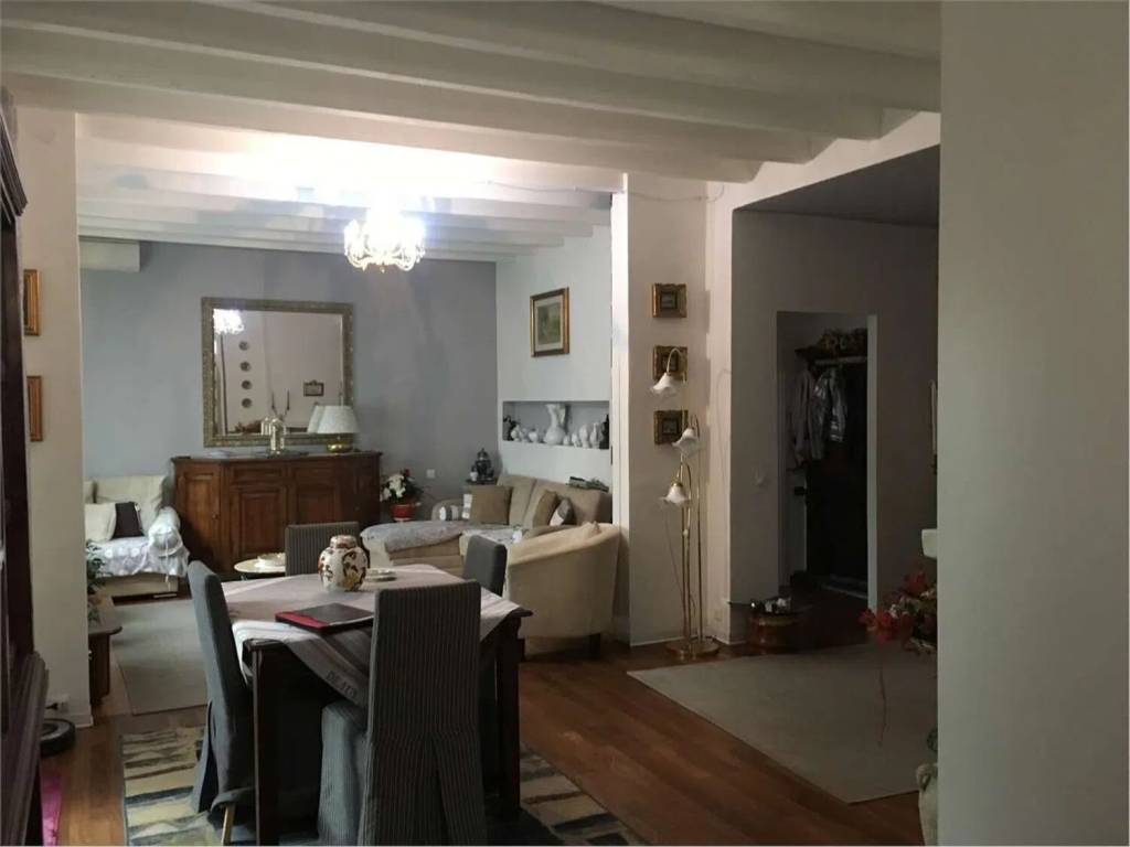 casa indipendente in vendita a Fidenza