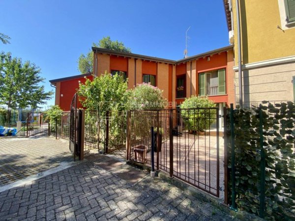 casa indipendente in vendita a Fidenza