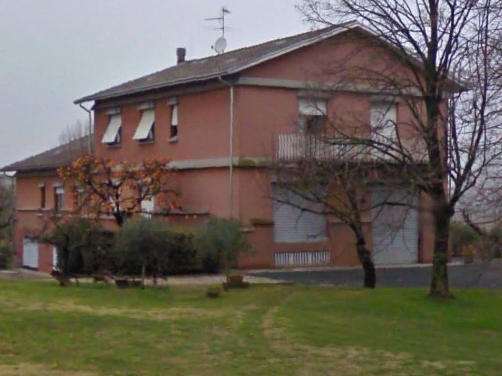 casa indipendente in vendita a Fidenza