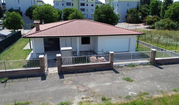 casa indipendente in vendita a Fidenza