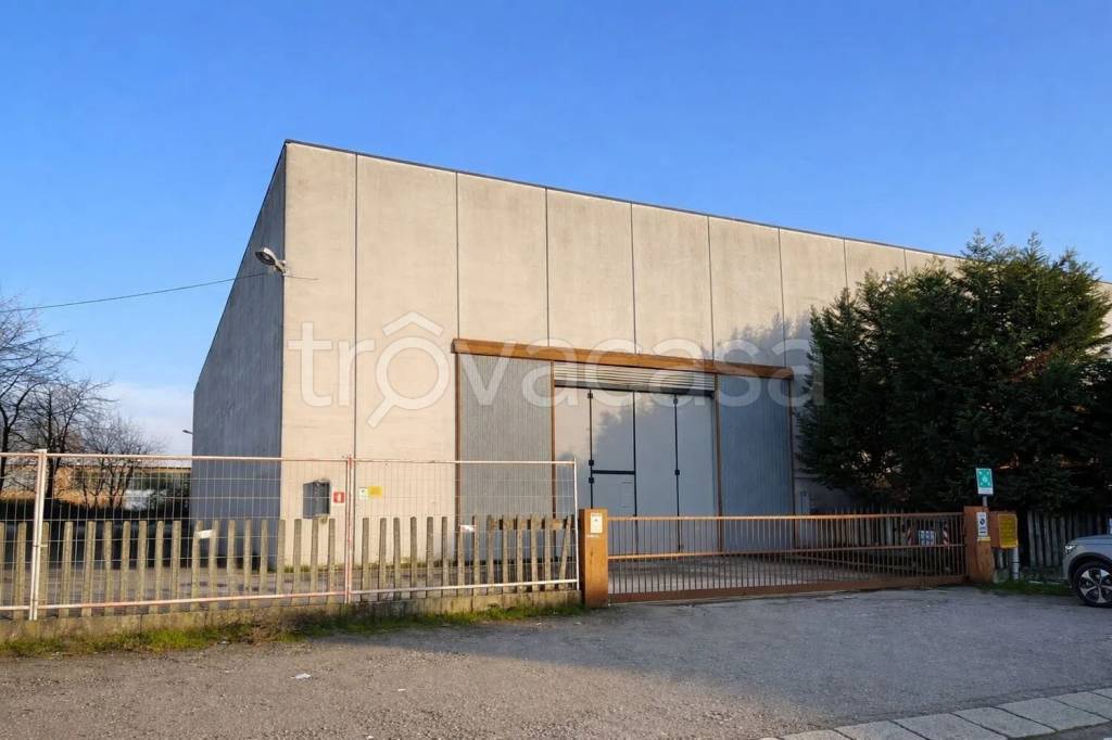 locale commerciale in vendita a Fidenza