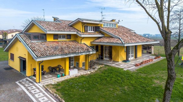 casa indipendente in vendita a Fidenza