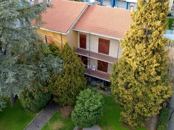 casa indipendente in vendita a Fidenza