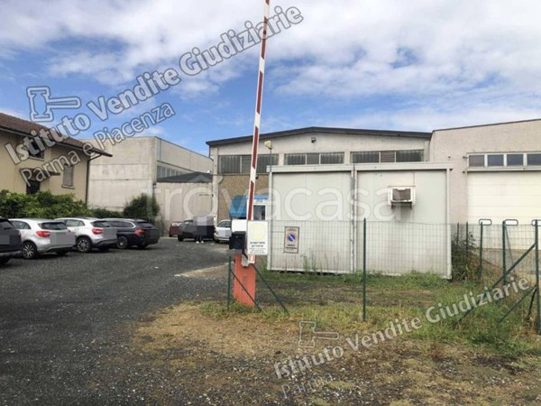 locale commerciale in vendita a Fidenza