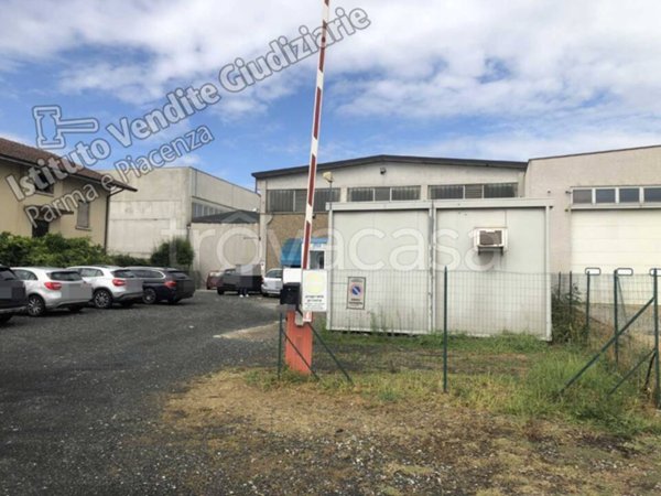 locale commerciale in vendita a Fidenza