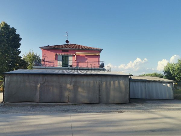 casa indipendente in vendita a Fidenza