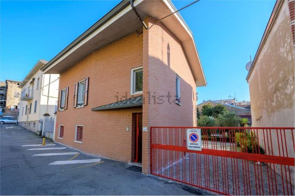 casa indipendente in vendita a Fidenza