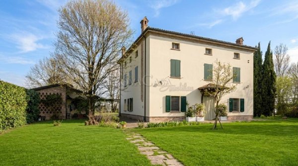 casa indipendente in vendita a Fidenza