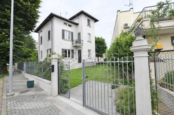 casa indipendente in vendita a Fidenza