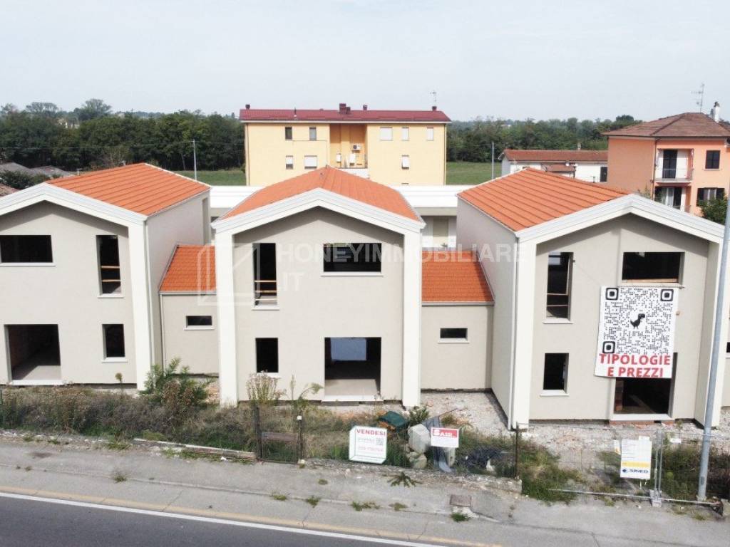 casa indipendente in vendita a Fidenza in zona Ponte Ghiara