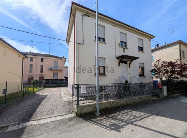 casa indipendente in vendita a Fidenza