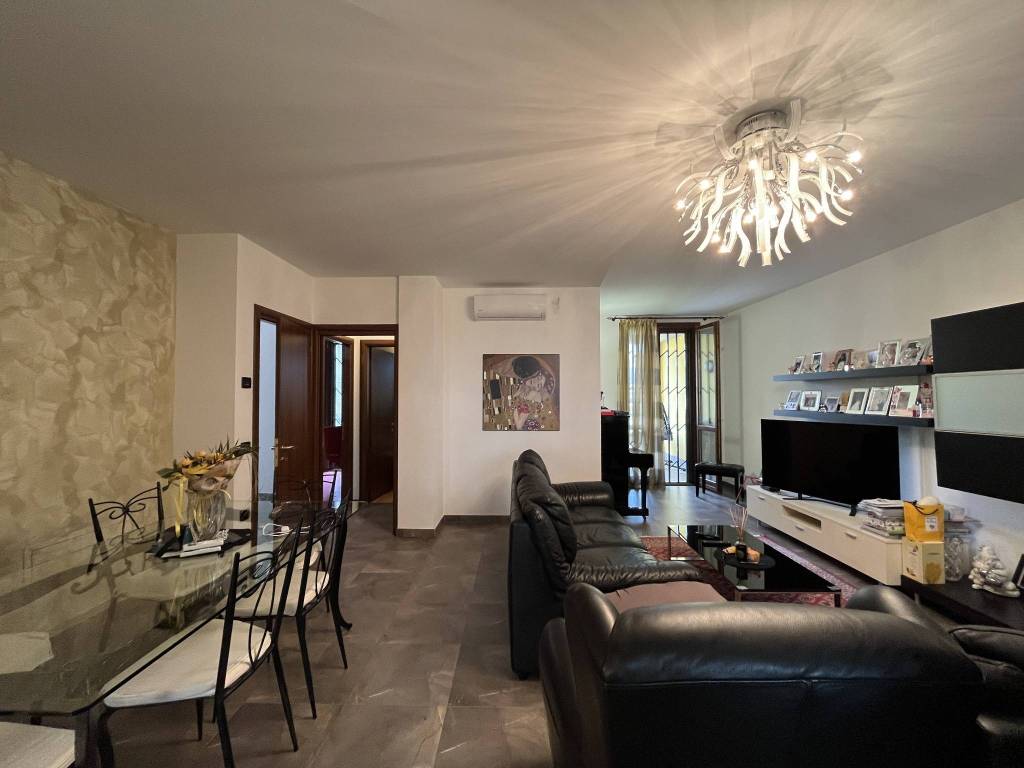 casa indipendente in vendita a Fidenza