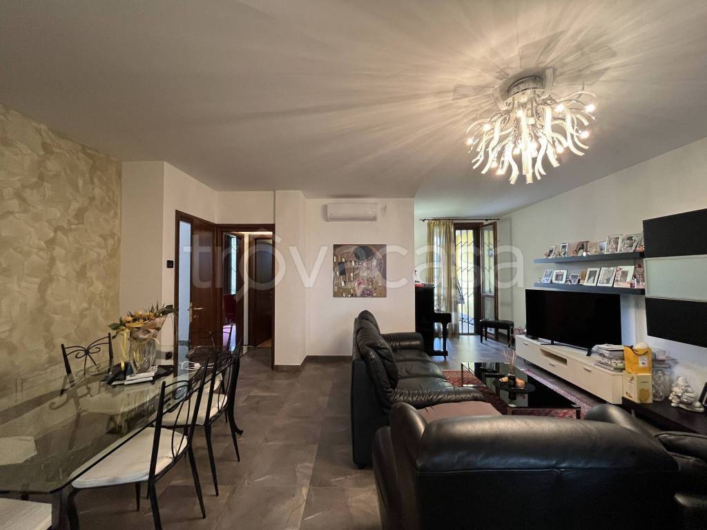 casa indipendente in vendita a Fidenza