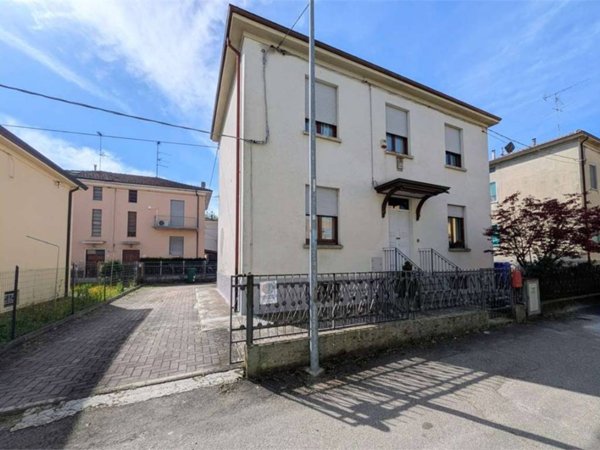 casa indipendente in vendita a Fidenza