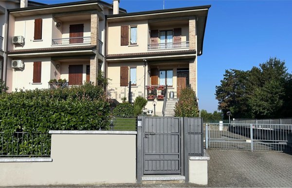 casa indipendente in vendita a Fidenza