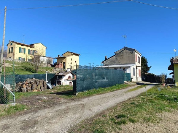 casa indipendente in vendita a Fidenza
