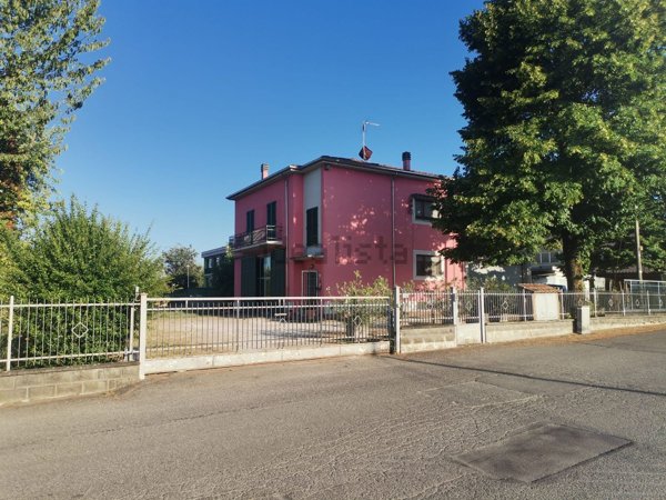 casa indipendente in vendita a Fidenza