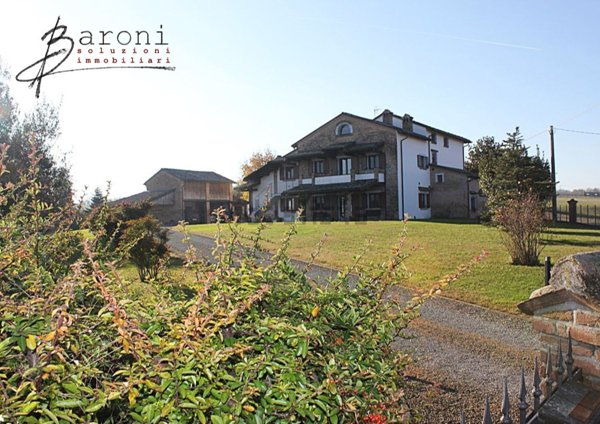 casa indipendente in vendita a Fidenza