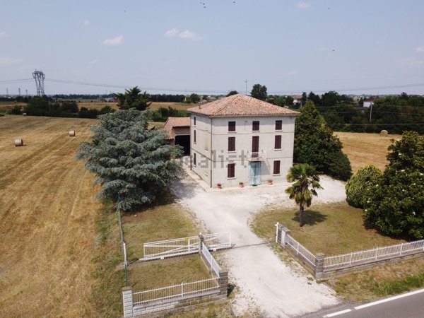 casa indipendente in vendita a Fidenza in zona Castione Marchesi