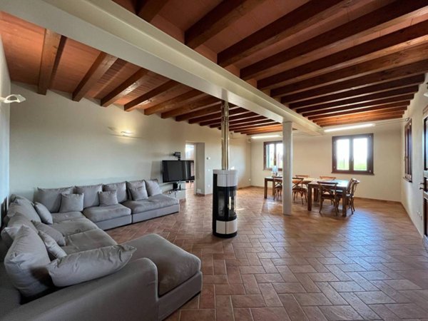 casa indipendente in vendita a Fidenza