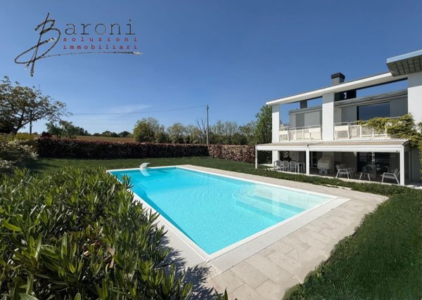 casa indipendente in vendita a Fidenza