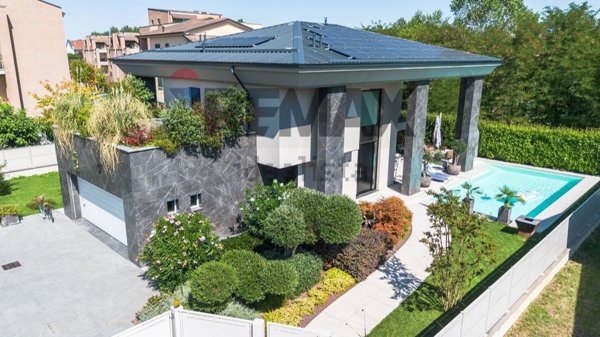 casa indipendente in vendita a Fidenza