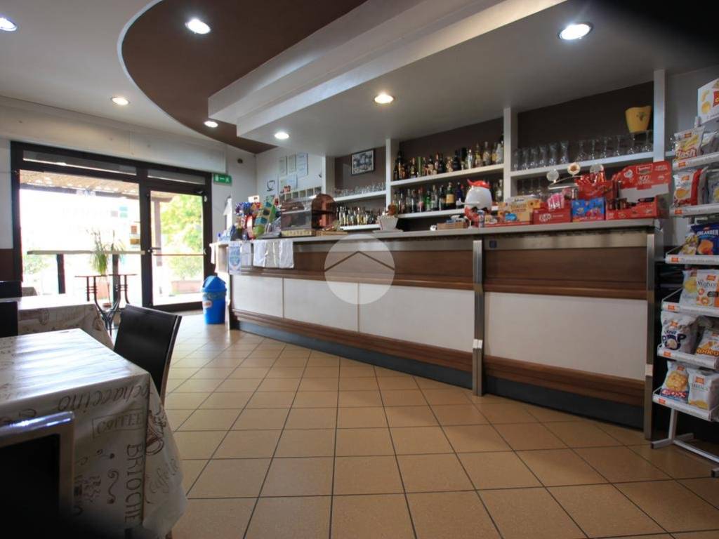 negozio in vendita a Fidenza in zona Castione Marchesi