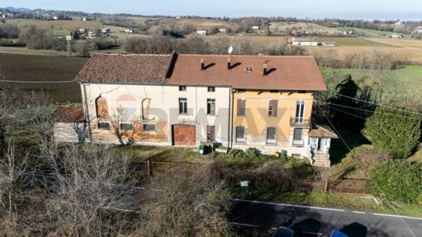casa indipendente in vendita a Fidenza in zona Cogolonchio