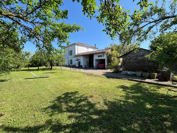 casa indipendente in vendita a Fidenza