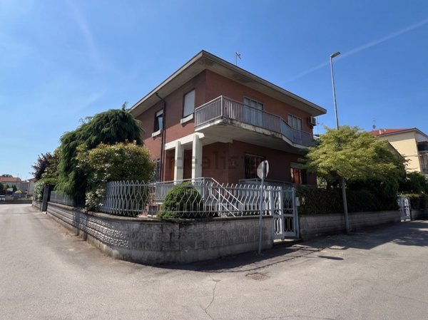casa indipendente in vendita a Fidenza in zona Monfestone
