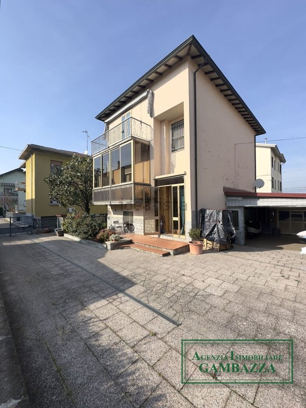 casa indipendente in vendita a Fidenza in zona Monfestone