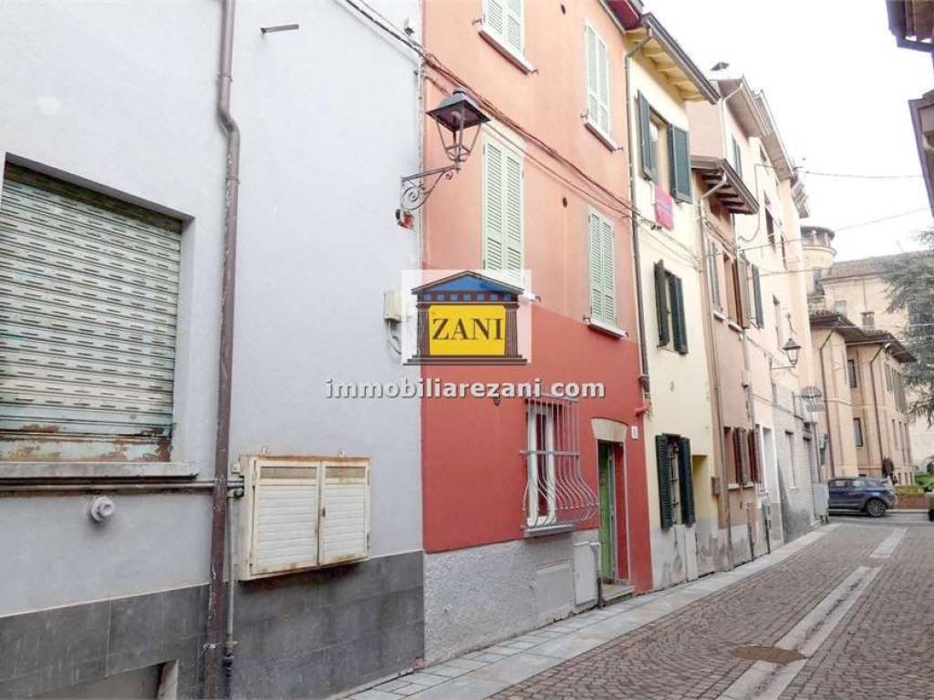 appartamento in vendita a Fidenza in zona Monfestone