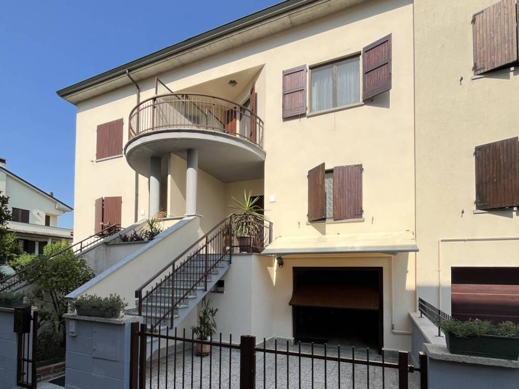 casa indipendente in vendita a Fidenza
