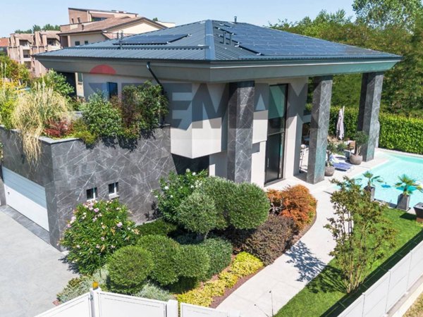 casa indipendente in vendita a Fidenza