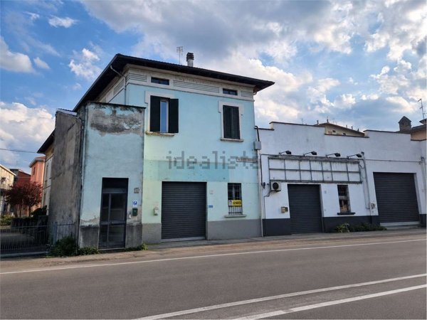 locale commerciale in vendita a Fidenza in zona Monfestone