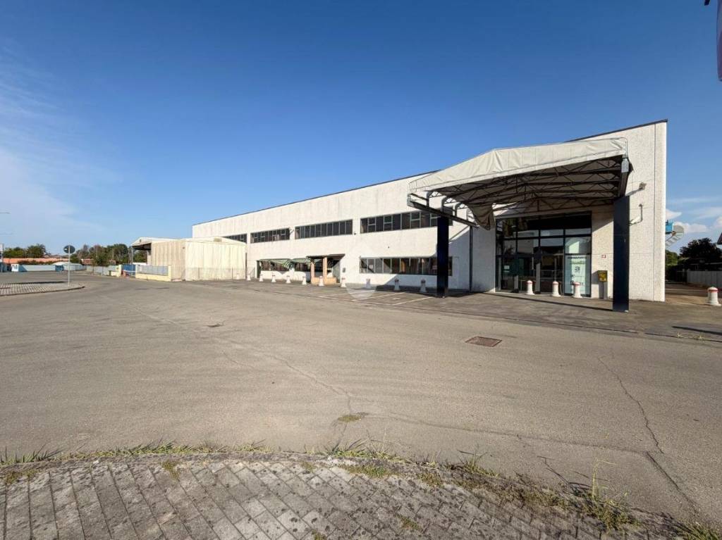 locale commerciale in vendita a Fidenza