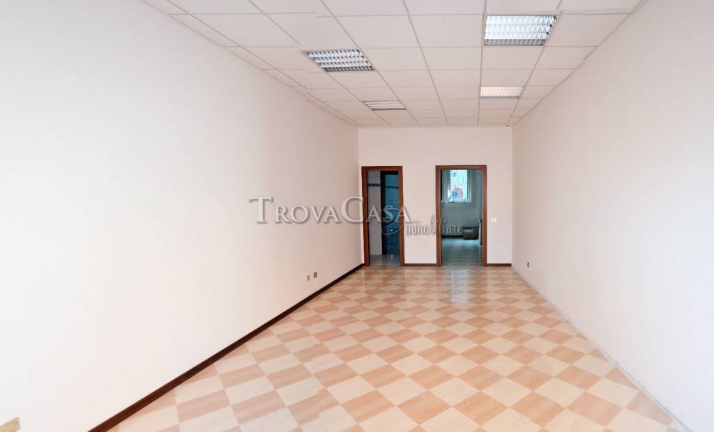 locale commerciale in vendita a Fidenza in zona Monfestone
