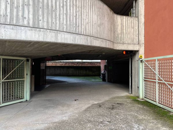 box auto in vendita a Fidenza in zona Monfestone