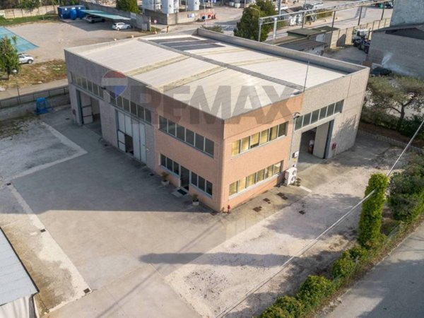 locale commerciale in vendita a Fidenza