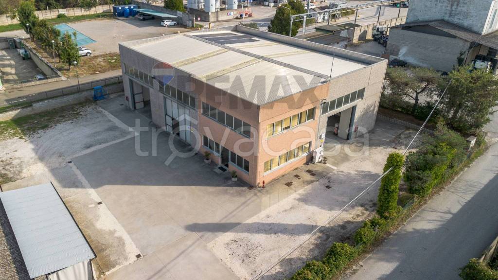 locale commerciale in vendita a Fidenza