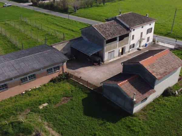 casa indipendente in vendita a Fontanellato in zona Casalbarbato